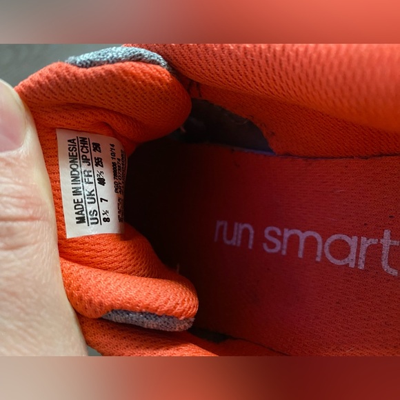 Adidas running shoes 8.5 - Picture 4 of 5